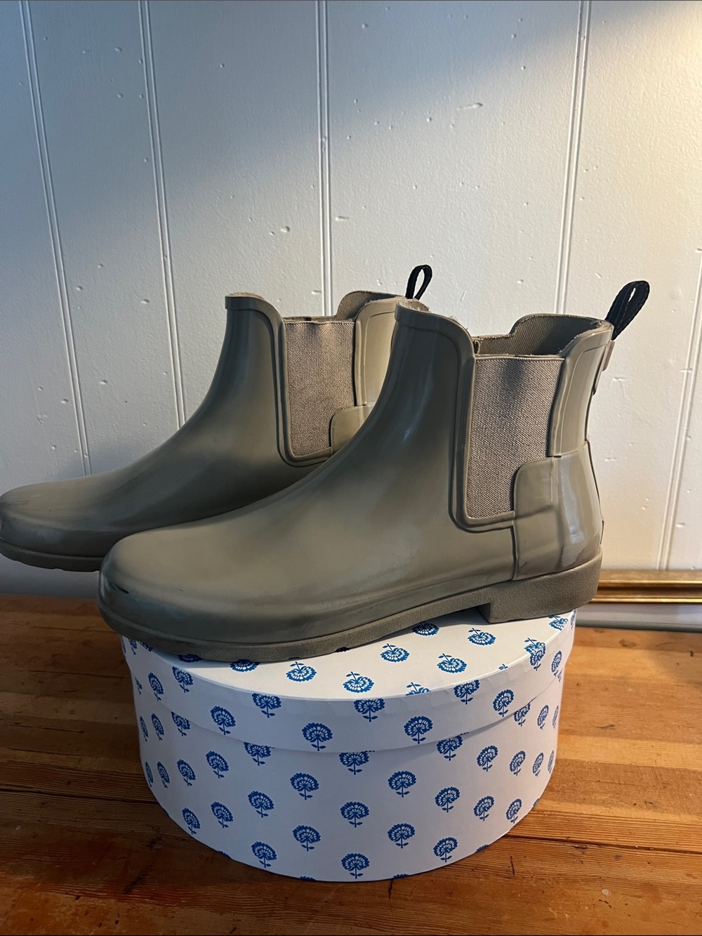 Hunter Chelsea Rain Boots in Olive Green